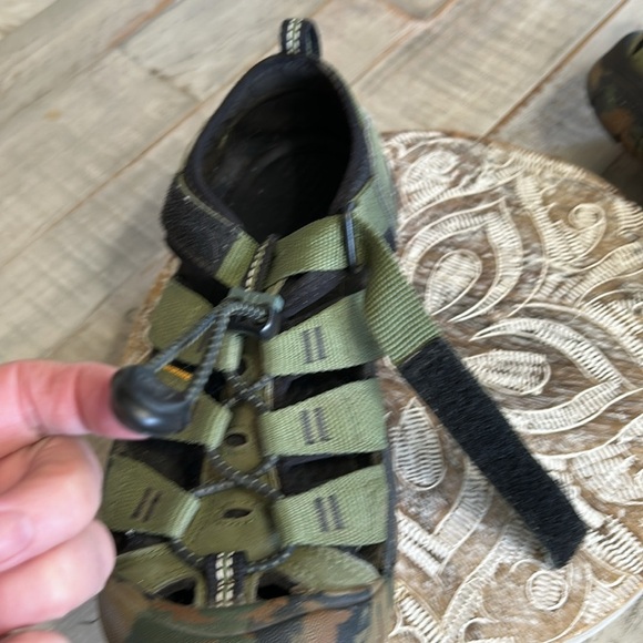KEEN KIDS OLIVE GREEN CAMO SANDALS SIZE 3 (LITTLE BOYS ) - Picture 8 of 9